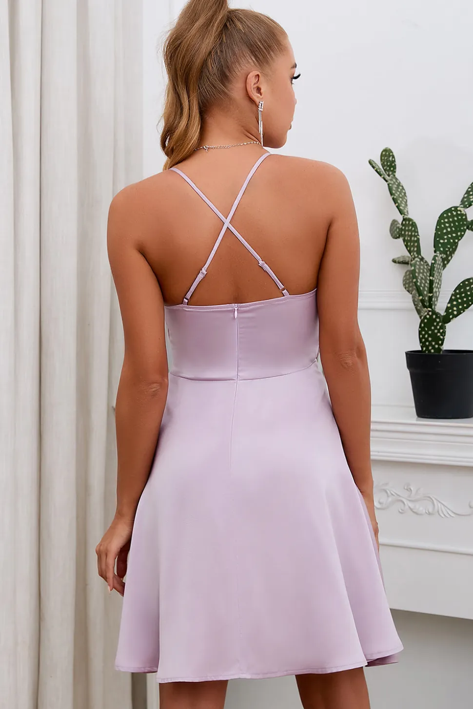 Um spaghetti de linha tiras roxo vestido de Festa curto