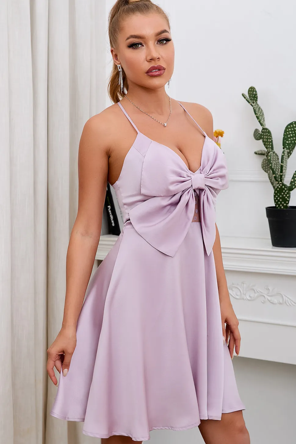 Um spaghetti de linha tiras roxo vestido de Festa curto
