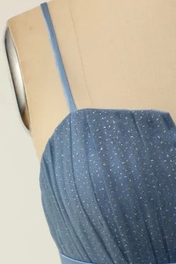 Um spaghetti de linha tiras azul cinza curto vestido de homecoming