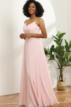 Um spaghetti de linha tiras rosa Chiffon longo vestido de dama de honra