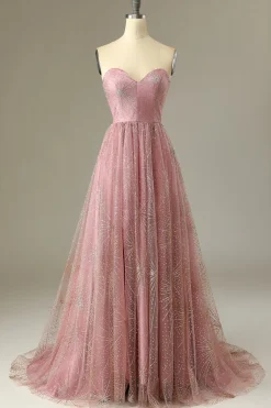 Um vestido de baile de blush de linha com Criss Cross Back