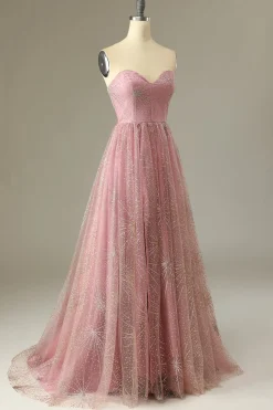 Um vestido de baile de blush de linha com Criss Cross Back