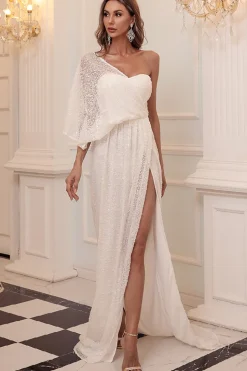 Um vestido de baile de lantejoulas de ombro