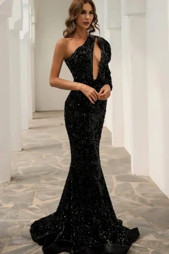 Um vestido de baile de sereia de ombros