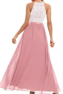 Um vestido de baile longo da marinha line halter com renda