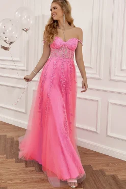 Um vestido de baile spaghetti de linha rosa