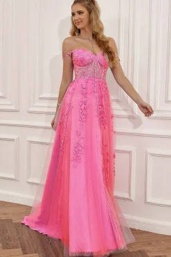 Um vestido de baile spaghetti de linha rosa