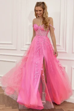 Um vestido de baile spaghetti de linha rosa