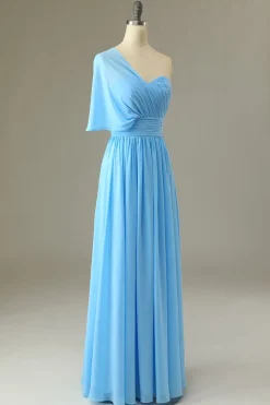 Um vestido de dama de honra azul ombro