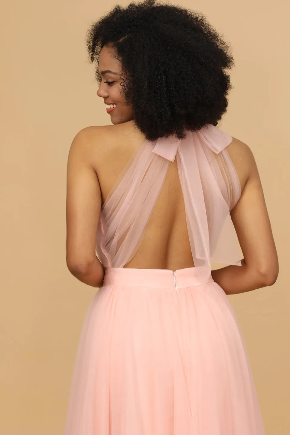 Um vestido de dama de honra blush de linha