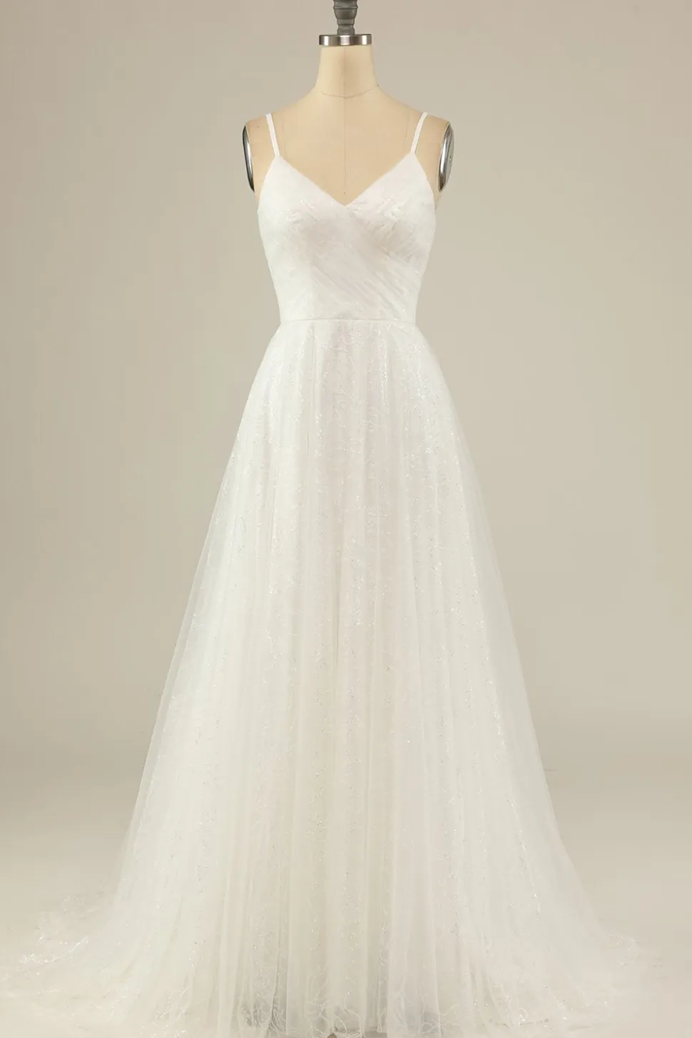 Um vestido de festa de tule de espaguete de linha