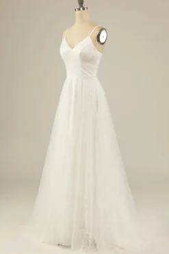 Um vestido de festa de tule de espaguete de linha