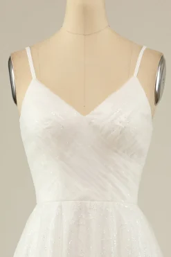 Um vestido de festa de tule de espaguete de linha