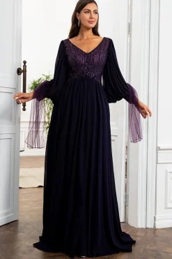 Um vestido de mãe roxa de pescoço v linha v com mangas