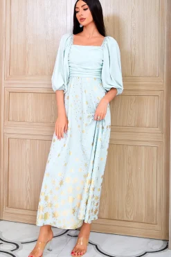 Um vestido de mãe verde claro de pescoço quadrado quadrado