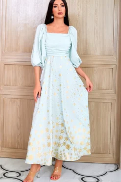 Um vestido de mãe verde claro de pescoço quadrado quadrado