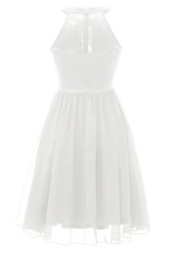 Um vestido de renda da Branco de pescoço de linha