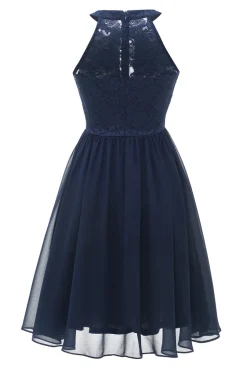 Um vestido de renda da Branco de pescoço de linha