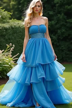 Uma linha azul sem alças babados vestido de baile de formatura