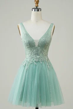 Uma linha bonito vestido verde Homecoming com apliques