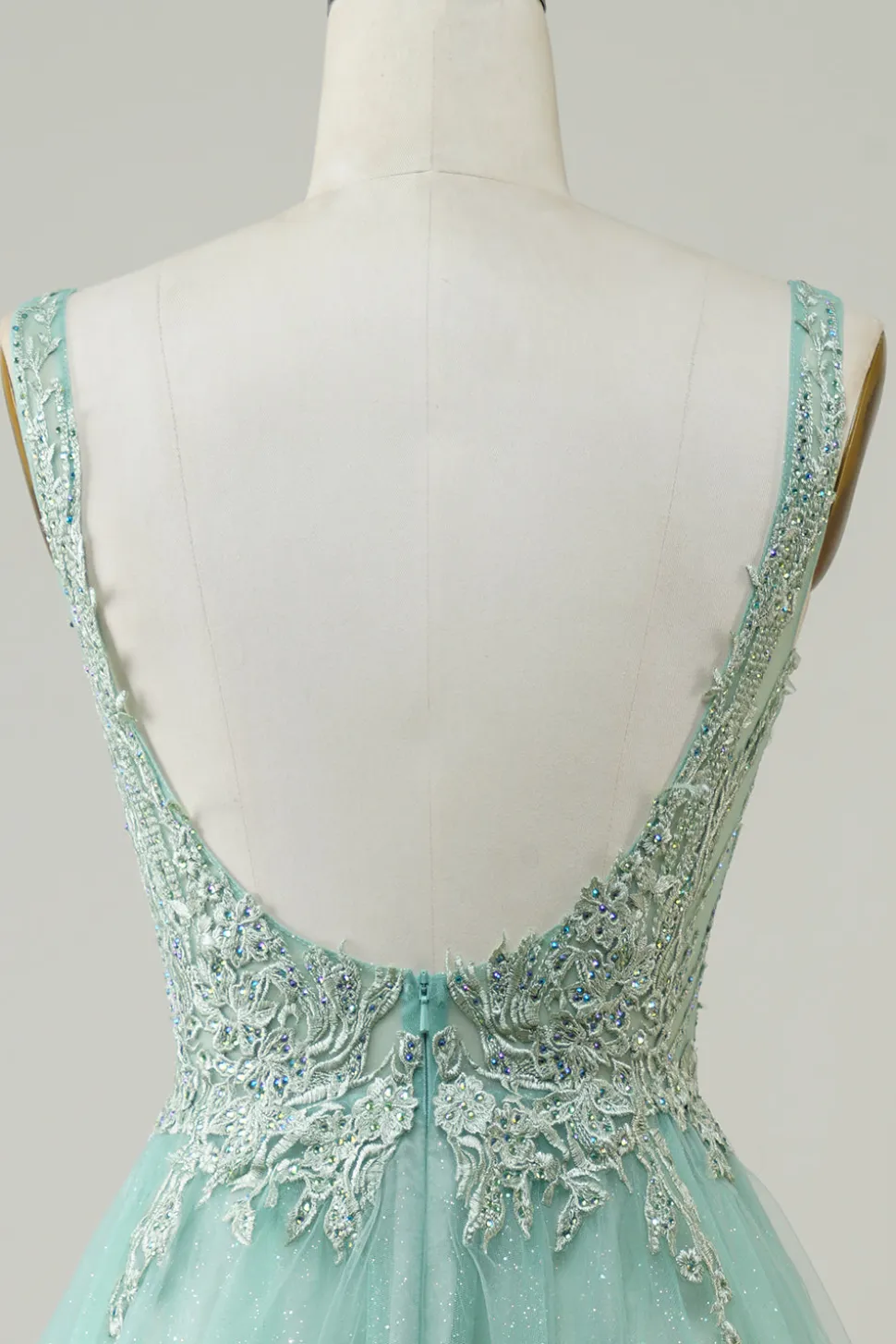 Uma linha bonito vestido verde Homecoming com apliques