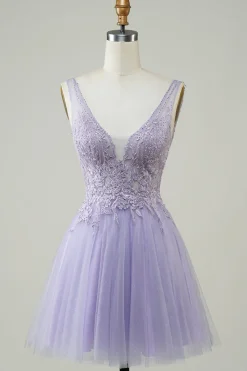 Uma linha bonito vestido verde Homecoming com apliques