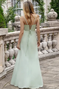 Uma linha de alças espaguete matcha longo vestido de dama de honra com renda para trás