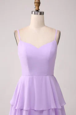 Uma linha de alças espaguete em camadas Chiffon Lilás vestido de dama de honra com fenda