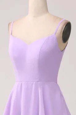 Uma linha de alças espaguete em camadas Chiffon Lilás vestido de dama de honra com fenda