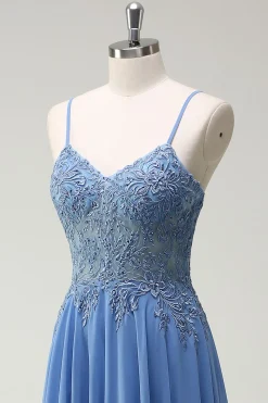 Uma linha de alças espaguete plissado longo vestido de baile com apliques
