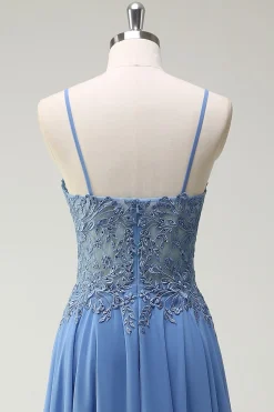 Uma linha de alças espaguete plissado longo vestido de baile com apliques
