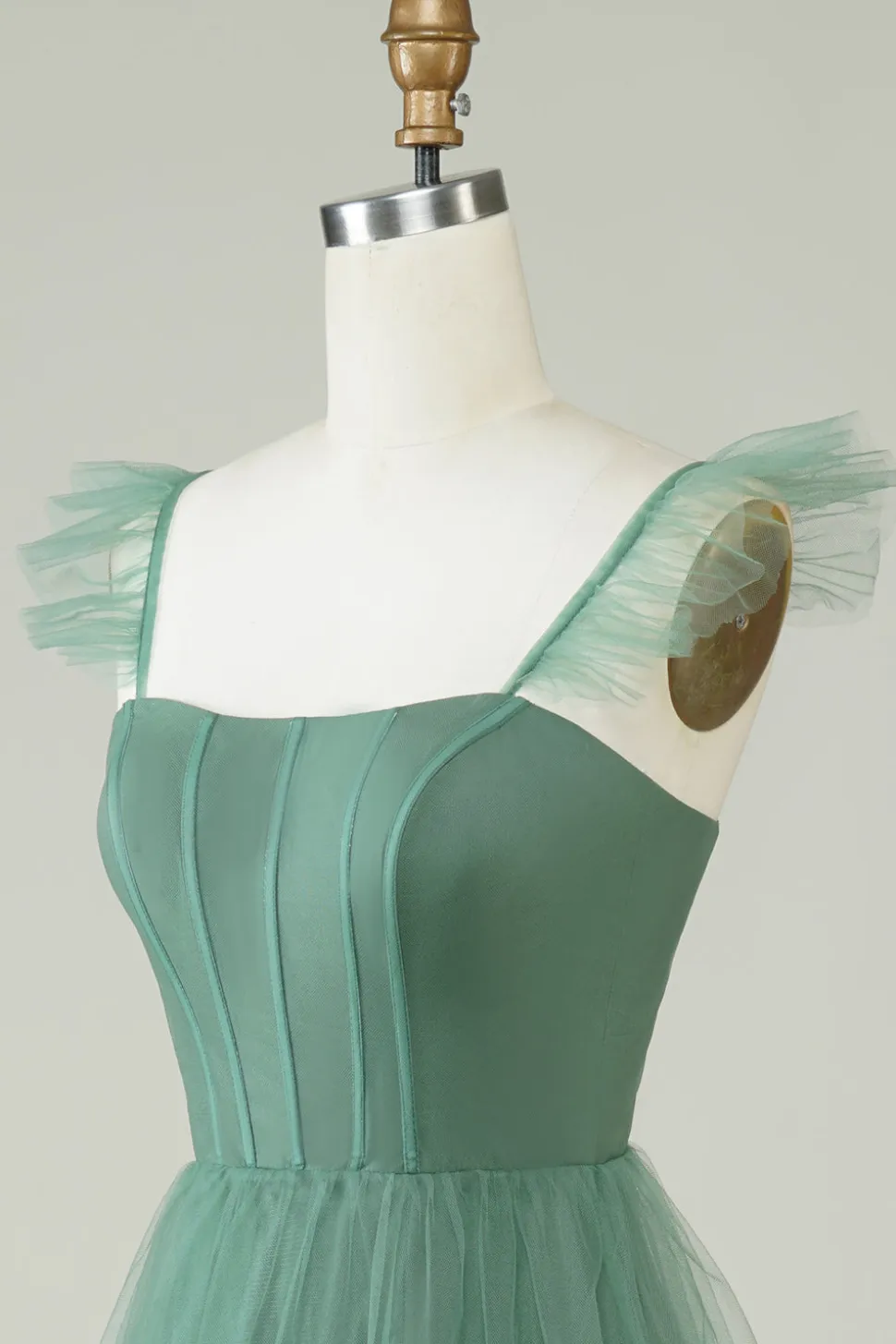 Uma linha de alças espaguete longo tule eucalipto vestido de dama de honra