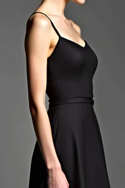 Uma linha de alças espaguete cetim vestido preto