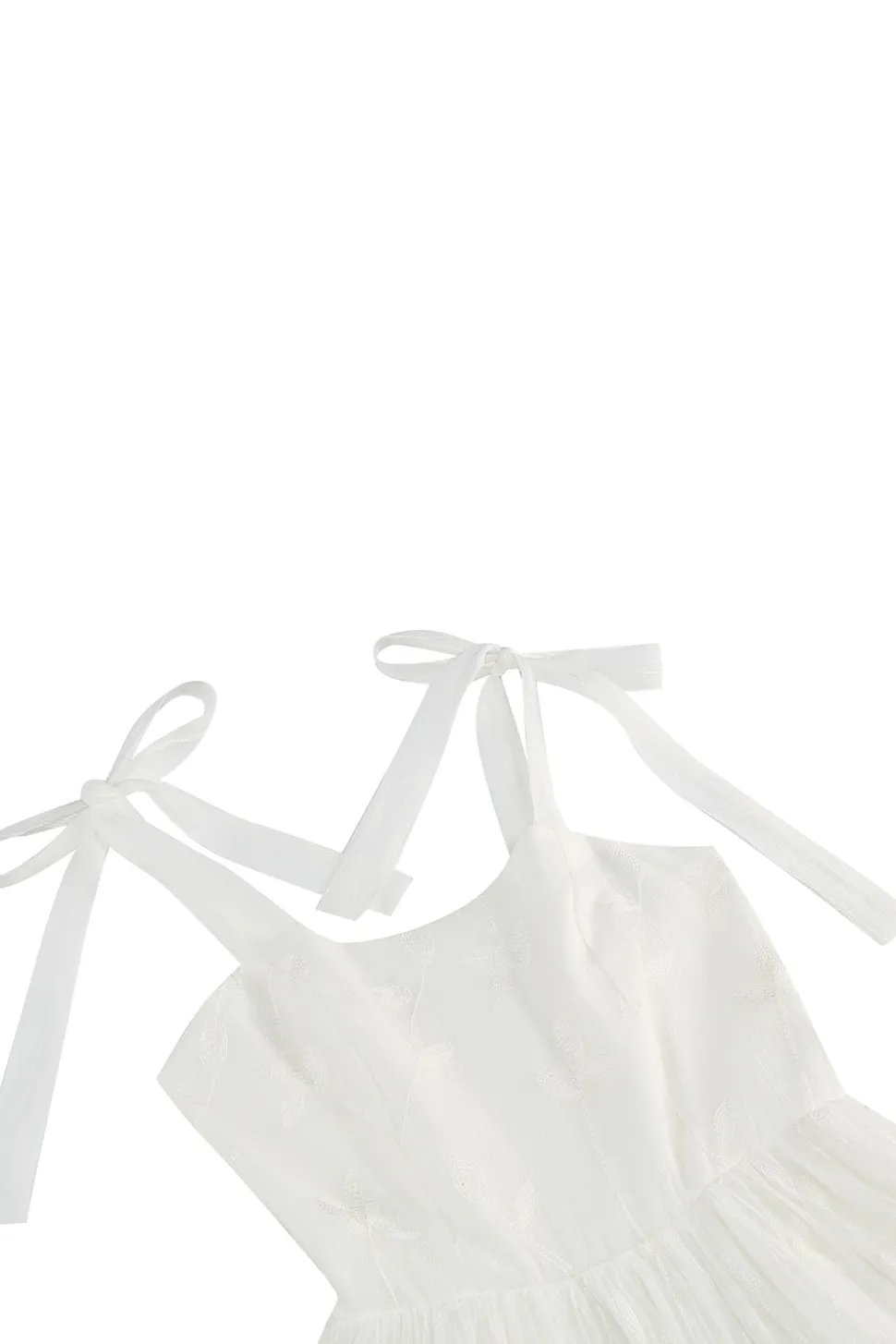 Uma linha de alças espaguete plissado branco curto vestido de cocktail