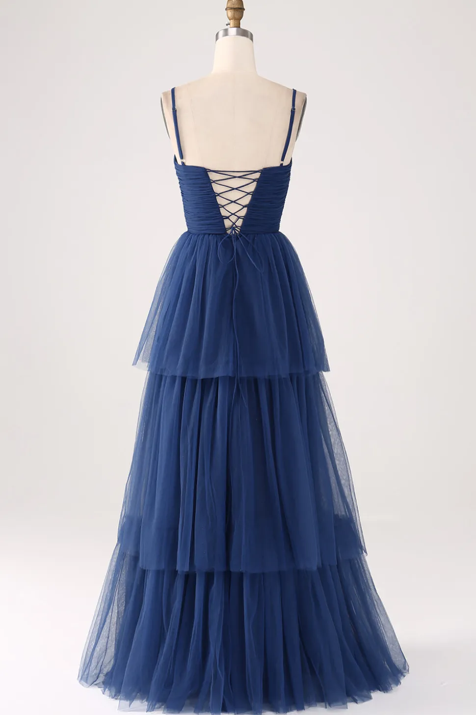 Uma linha de alças espaguete em camadas tule plissado vestido de baile com fenda