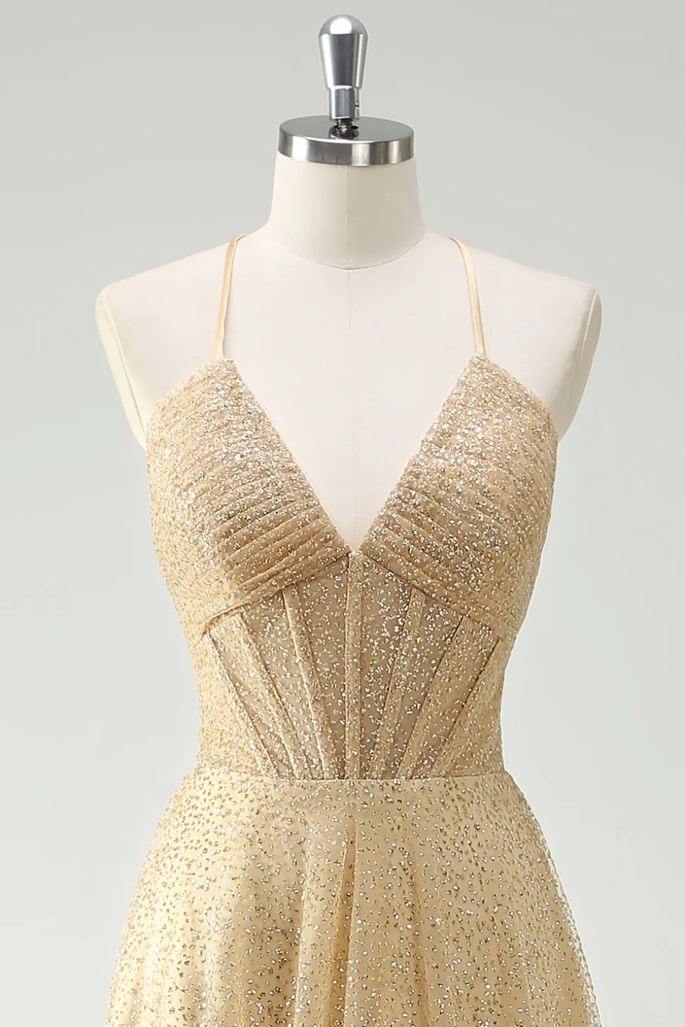 Uma linha de lantejoulas douradas espaguete alças vestido de baile com fenda