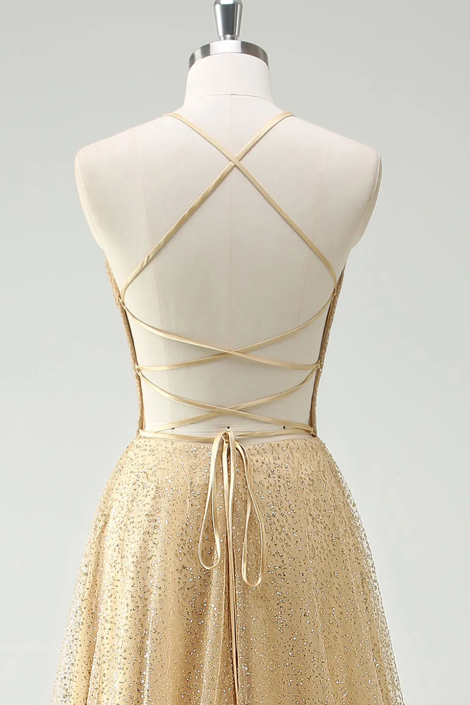 Uma linha de lantejoulas douradas espaguete alças vestido de baile com fenda