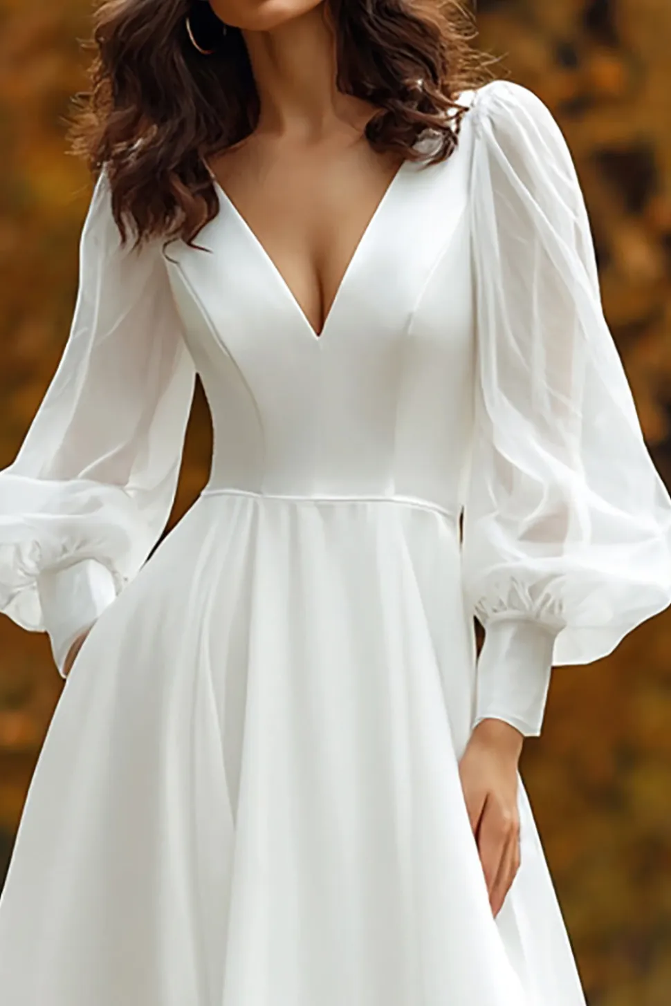 Uma linha de marfim V-neck vestido de noiva manga longa