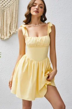 Uma linha de pescoço quadrado amarelo vestido curto Homecoming