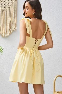 Uma linha de pescoço quadrado amarelo vestido curto Homecoming