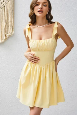 Uma linha de pescoço quadrado amarelo vestido curto Homecoming