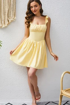 Uma linha de pescoço quadrado amarelo vestido curto Homecoming