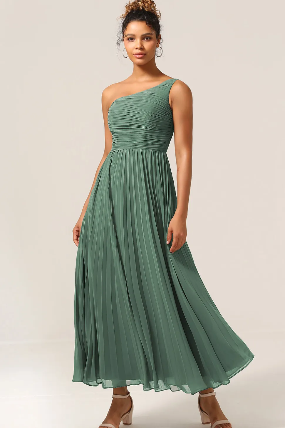 Uma linha de um ombro eucalipto longo vestido de dama de honra com Ruched