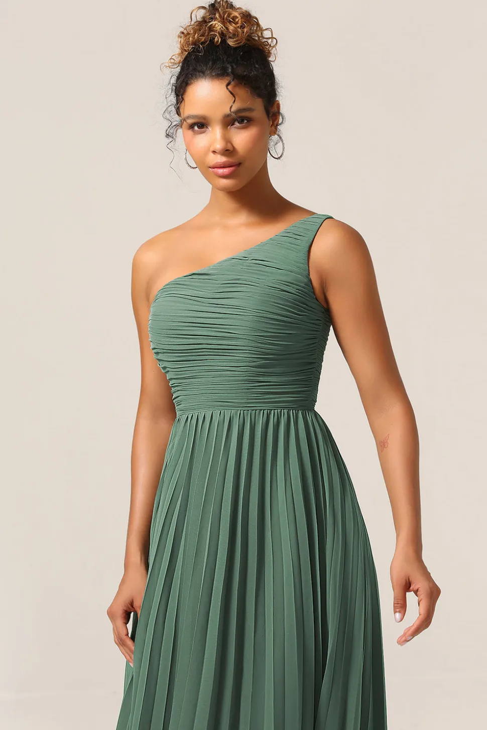 Uma linha de um ombro eucalipto longo vestido de dama de honra com Ruched