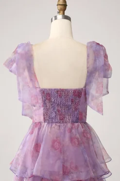 Uma linha em camadas roxo estampado chá longo vestido de baile