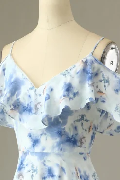 Uma linha fora do ombro azul floral imprimir longo vestido de dama de honra