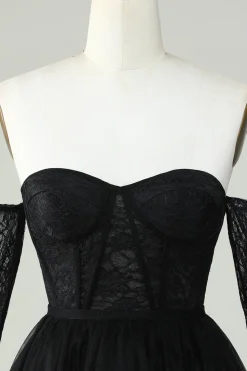 Uma linha fora do ombro espartilho preto Homecoming vestido com mangas compridas