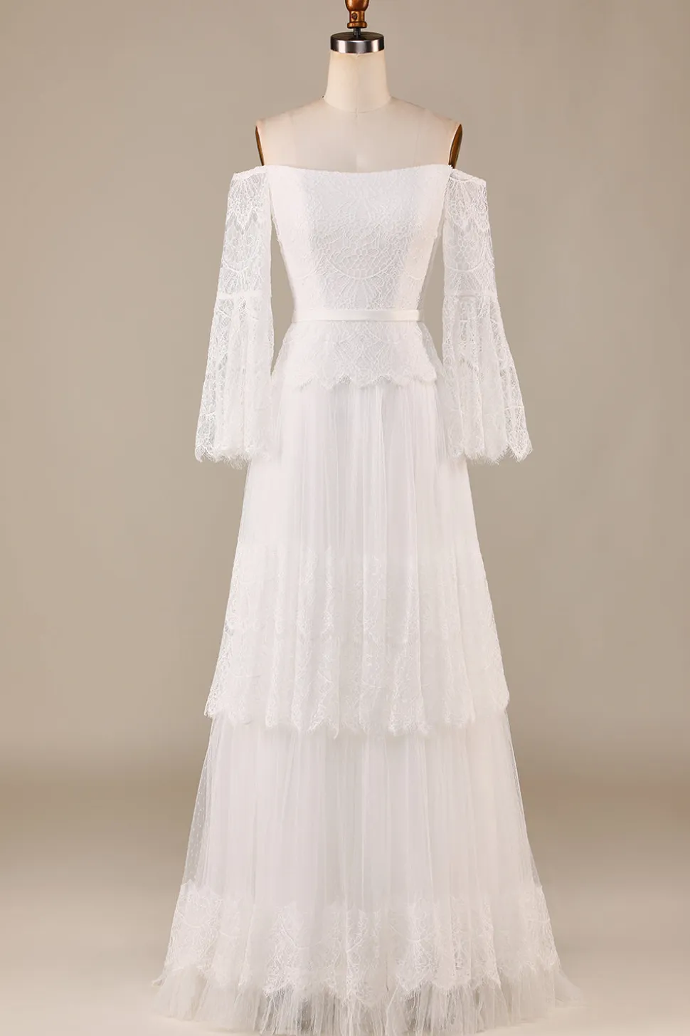 Uma linha fora do ombro marfim varredura trem flare mangas vestido de noiva