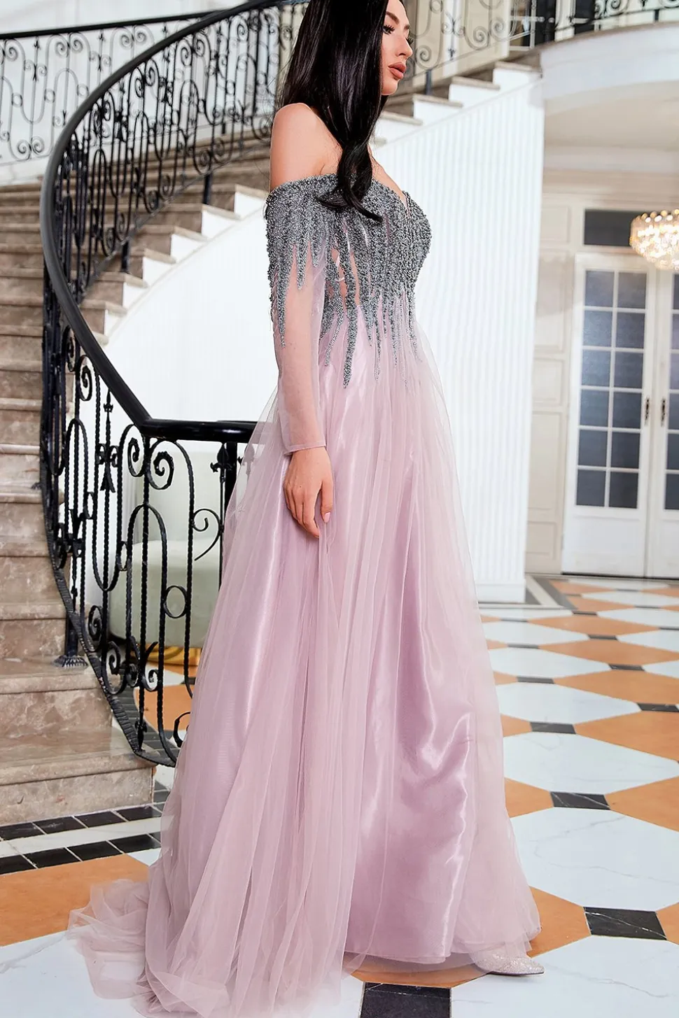 Uma linha fora do vestido de baile de ombros com missangas
