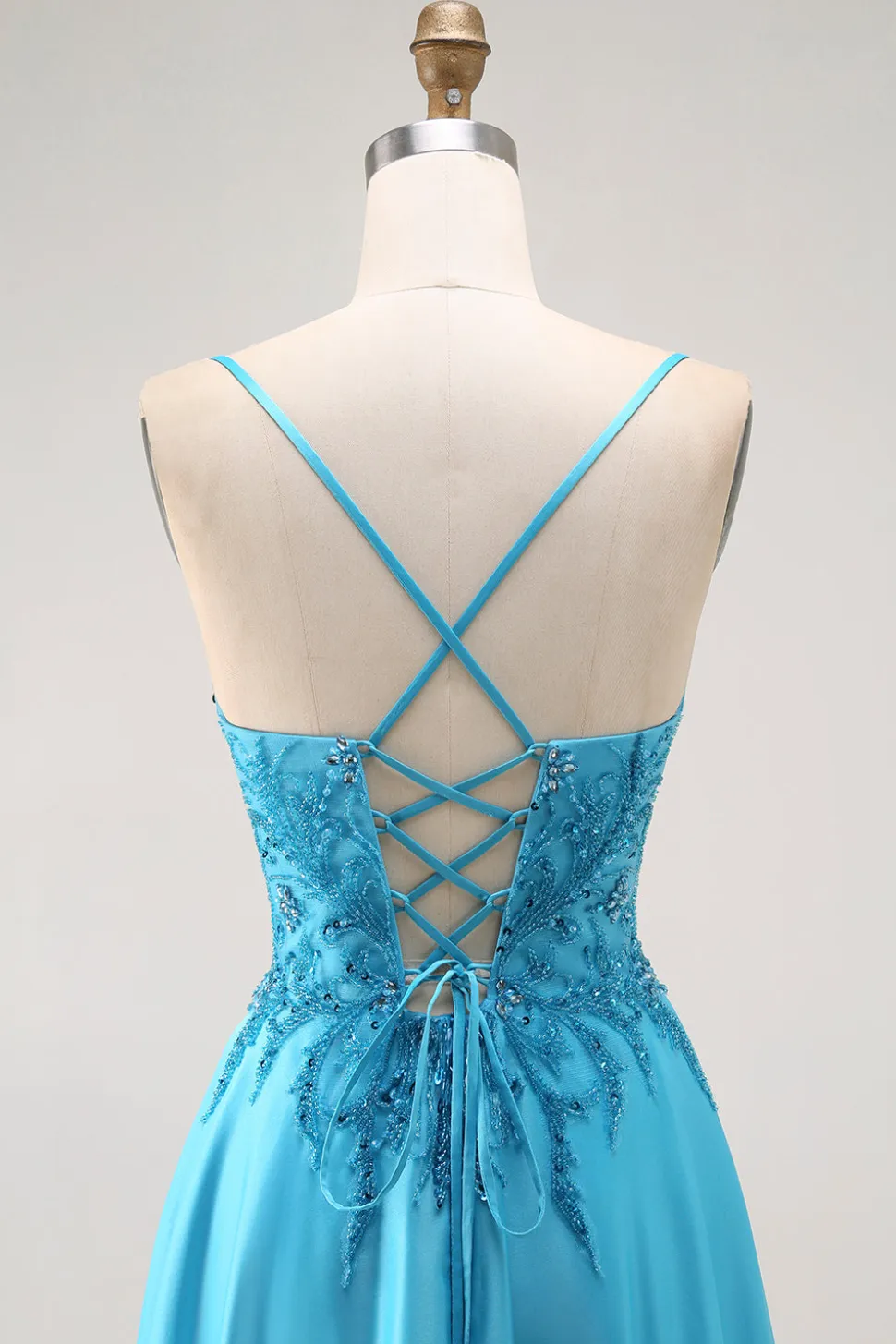 Uma linha frisada longo vestido de baile azul com apliques